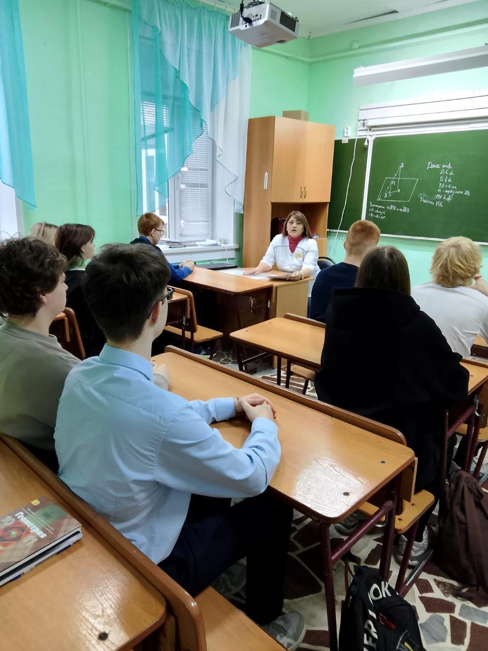 В преддверии Дня борьбы со СПИДом